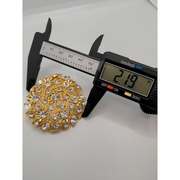 Vintage MJENT Gold Tone Wreath Style Circle Brooch With Clear White Crystal - Picture 10 of 10